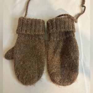 The simple folk essential gloves in alpaca